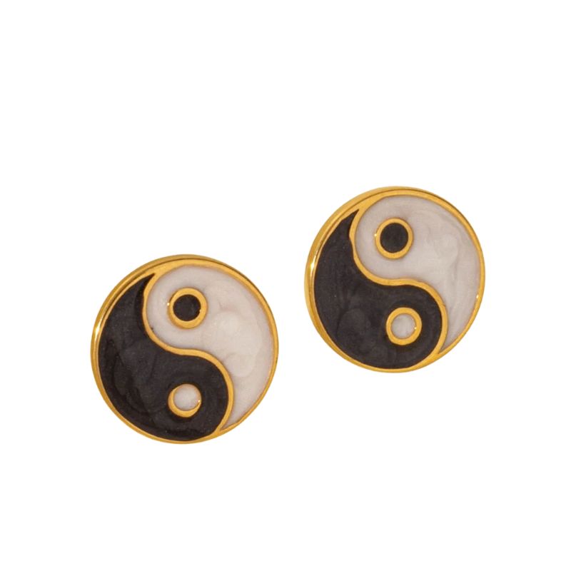 Boucles d'oreilles yin yang en or, finition élégante avec un contraste noir et blanc.