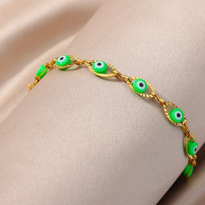 Bracelet Oeil Turc vert sur chaîne fine dorée, protection et élégance combinées