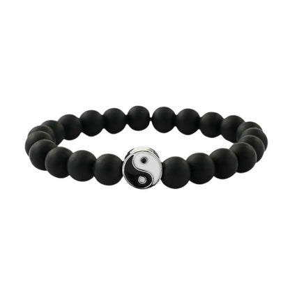 Bracelet en onyx noir avec une perle yin yang symbolisant l'équilibre des énergies.