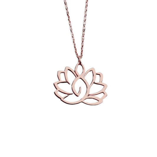 Collier Fleur de Lotus en or rose avec pendentif ajouré, symbole de pureté et d’éveil spirituel, suspendu à une chaîne fine.