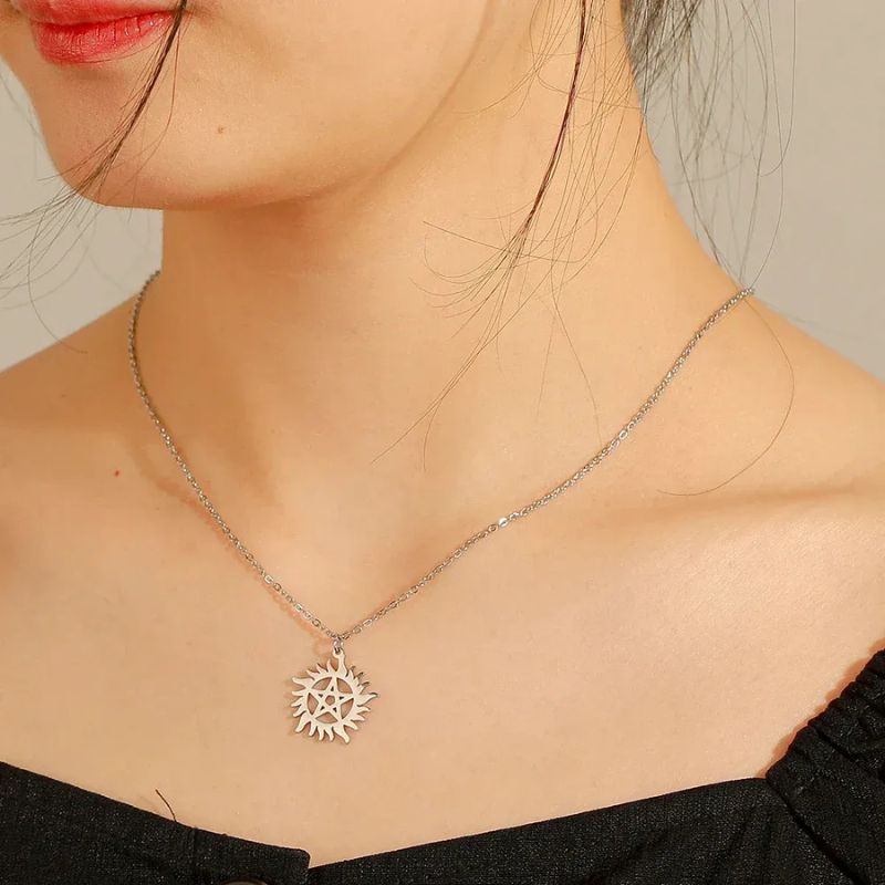 collier pentagramme pour femme en acier inoxydable finition argent