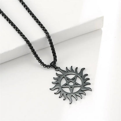 collier pentagramme en acier inoxydable finition noire