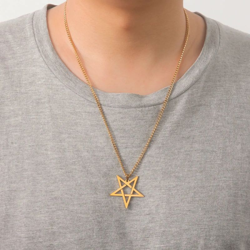 pendentif pentacle acier inoxydable or porté