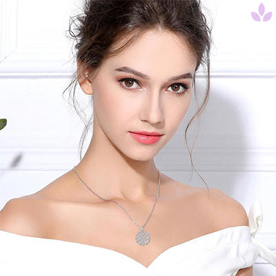 Collier Fleur de vie sur femme