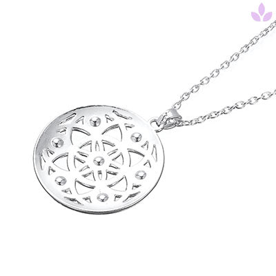 pendentif fleur de vie 7 chakras pour la pratique du reiki