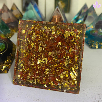 pyramide orgonite fleur de vie 7 chakras